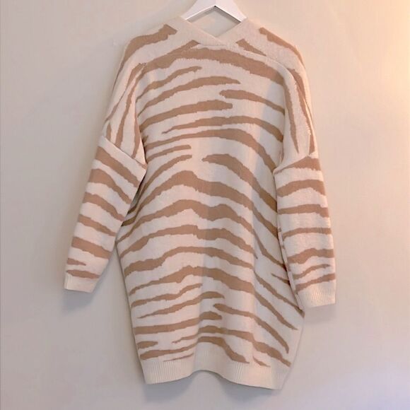 Dreamers cream and tan oversized zebra print cardigan sweater size small/medium - Picture 2 of 7